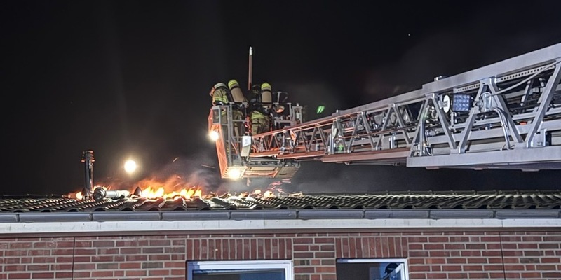 FW-SE: Dachstuhlbrand in Bad Bramstedt - Foto: presseportal.de