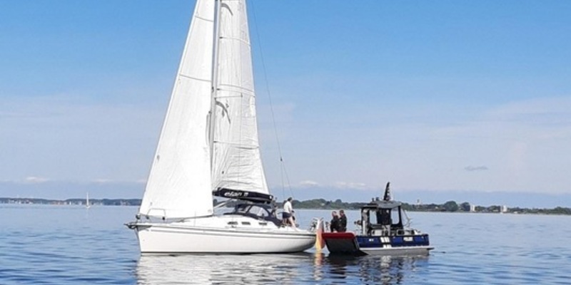 BPOL-FL: Ostseebad - Kontrolle eines Seglers - Bundespolizisten verhaften gesuchten Mann - Foto: presseportal.de