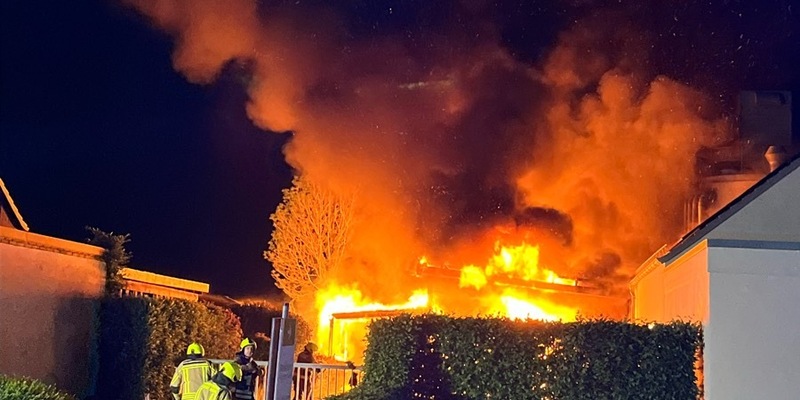 POL-SO: Werl-Büderich - Carport und Fahrzeuge durch Brand beschädigt - Foto: presseportal.de