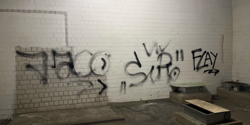 POL-RBK: Overath - Graffiti am Schulzentrum - Foto: presseportal.de