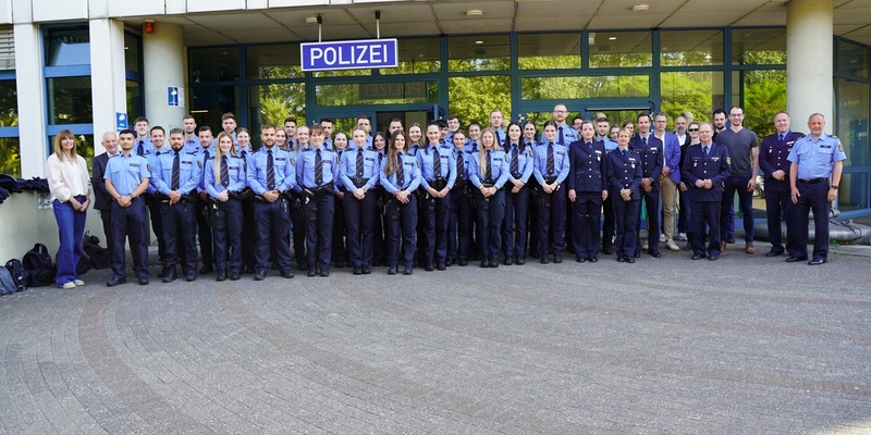 POL-PPMZ: 36 neuen Polizistinnen und Polizisten starten ihren Dienst im Polizeipräsidium Mainz - Foto: presseportal.de