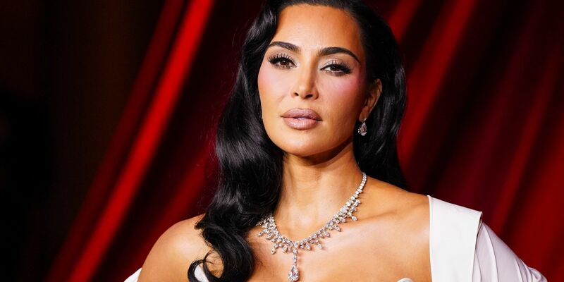 Vor Gericht in Paris wird Kim Kardashian zu ihrer Aussage zu einem Überfall auf sie in einem Pariser Hotel 2016 erwartet. (Archivbild)  - Foto: Jordan Strauss/Invision/AP/dpa