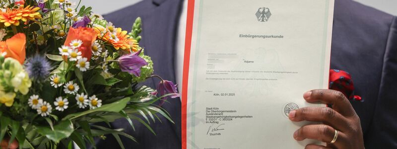 Im April nahm Bundespräsident Frank-Walter Steinmeier an einer Einbürgerungsfeier teil. (Archivfoto) - Foto: Oliver Berg/dpa