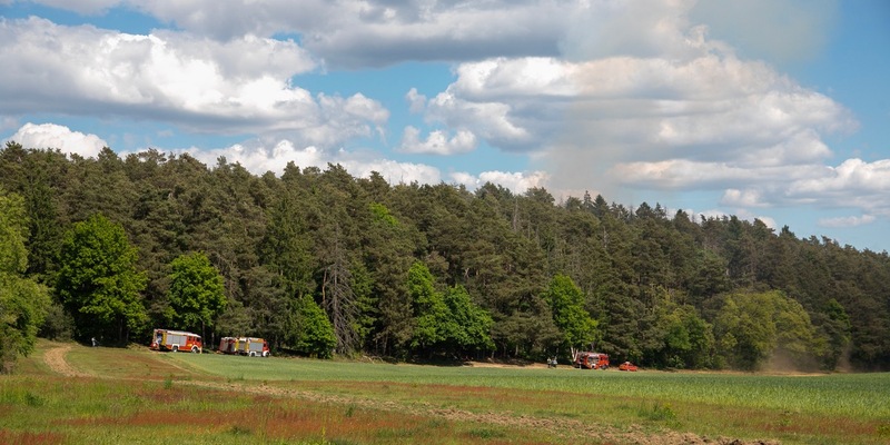 FW LK Neunkirchen: Großer Waldbrand auf dem Kleinen Hirschberg bei Neunkirchen-Kohlhof - Foto: presseportal.de
