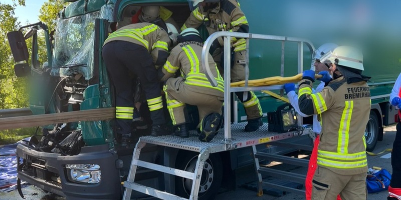 FW Bremerhaven: Verkehrsunfall auf der Autobahn - Foto: presseportal.de