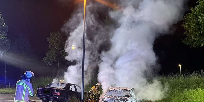 POL-DU: Rheinhausen: Brennende Autos - Zeugensuche - Foto: presseportal.de