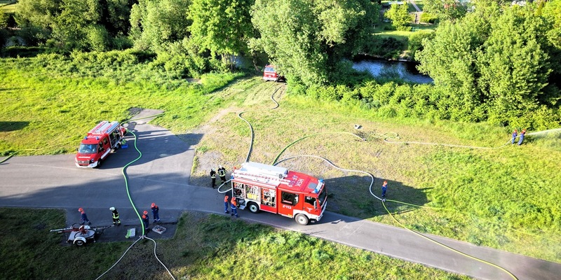 FW-AR: Jugendfeuerwehr simuliert Vegetationsbrandbekämpfung - Foto: presseportal.de