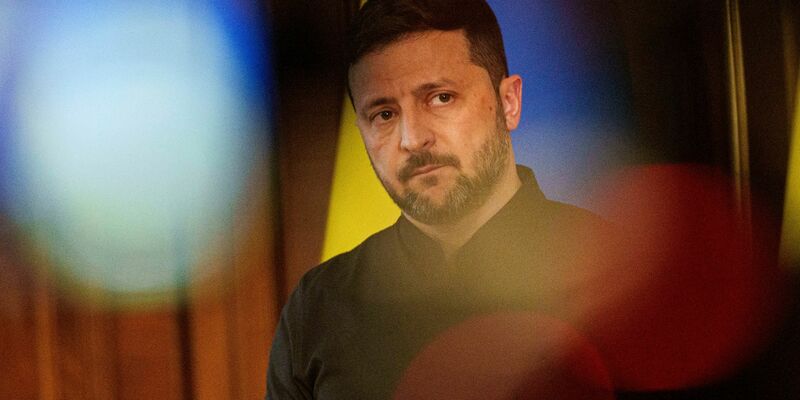 Kremlchef Putin habe den Krieg in der Ukraine begonnen, er müsse ihn auch beenden, fordert der ukrainische Präsident Selenskyj. - Foto: Evgeniy Maloletka/AP/dpa