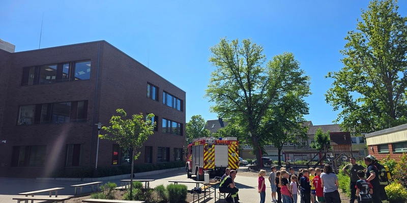 FW-WRN: Besuch der Feuerwehr an der Wiehagengrundschule: Brandschutz zum Anfassen - Foto: presseportal.de