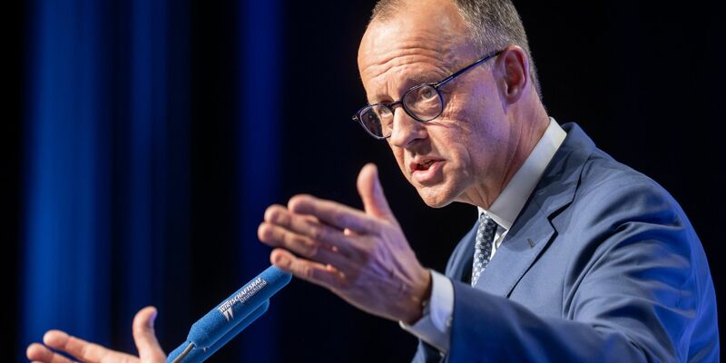 Ukraine, Migration, Wirtschaft: Das dürften die Hauptthemen der Regierungserklärung des Kanzlers werden. - Foto: Michael Kappeler/dpa