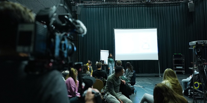 Aufeinander zugehen, voneinander lernen: Praxislabor Competence Center Young Audiences für junge Menschen und Journalismus startet in Hamburg - Foto: presseportal.de