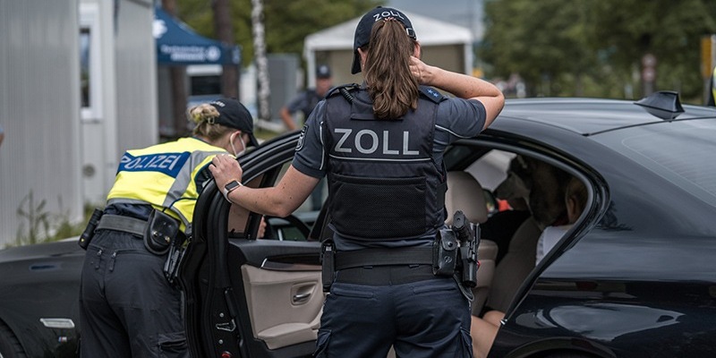 Bundespolizeidirektion München: Fehlende, gefälschte und erschlichene Dokumente/ Bundespolizei greift drei Migranten auf - Foto: presseportal.de