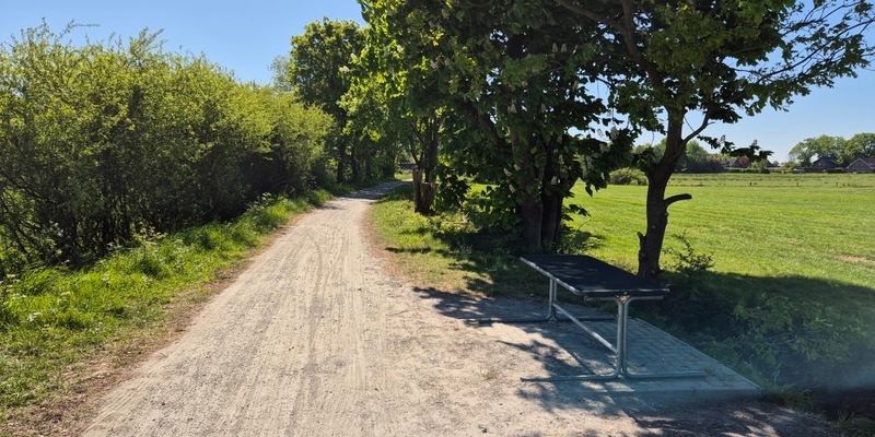 POL-WHV: Picknick-Bank am Kronshörner Padd beschädigt - Polizei bittet um Hinweise - Foto: presseportal.de
