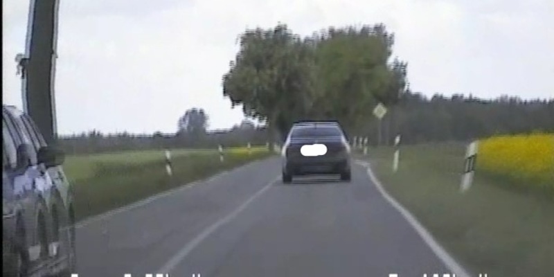 POL-NB: Auf schmaler Allee mit 182 km/h gerast - Foto: presseportal.de