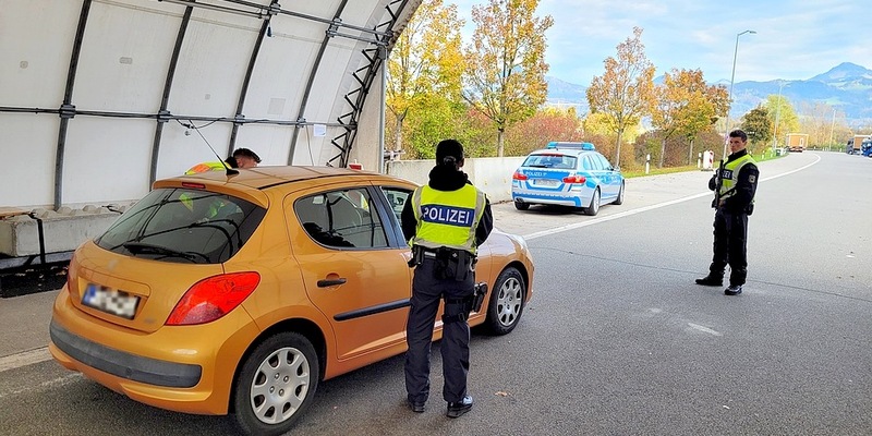 Bundespolizeidirektion München: Bundesinnenminister Alexander Dobrindt und der Bayerische Ministerpräsident Dr. Markus Söder besuchen die Grenzkontrollstelle der Bundespolizei an der A 93 / Einladung an die Presse - Foto: presseportal.de