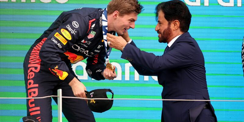 Teilsieg für Max Verstappen und Kollegen: Fia-Präsident Mohammed Ben Sulayem lenkt im Strafen-Streit ein. - Foto: Nigel French/Press Association/dpa