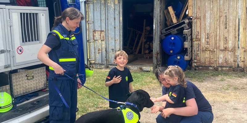 THW LVBEBBST: Ein Tag beim THW - ein Herzenswunsch geht in Erfüllung - Foto: presseportal.de