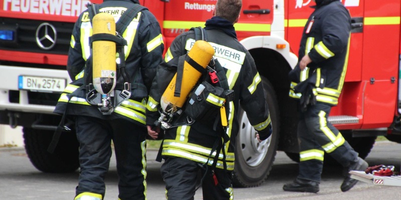 FW-BN: Balkonbrand in Bonn -Plittersdorf. Feuerwehr rettete Bewohner aus Wohnung. - Foto: presseportal.de