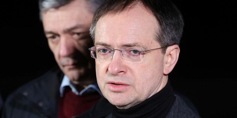 Am Kopf der russischen Delegation steht Putin-Berater Wladimir Medinski - Foto: Maxim Guchek/BelTA/AP/dpa