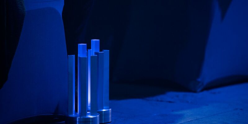 Zwei der begehrten Trophäen beim Deutschen Computerspielpreis. (Archivbild) - Foto: Hannes P Albert/dpa