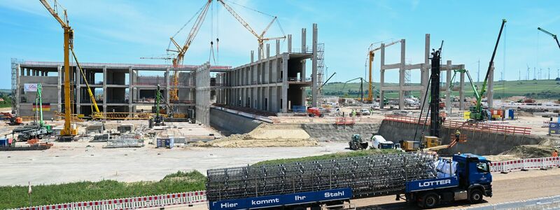 Investitionsprojekte von US-Firmen in Deutschland - so wie aktuell für den neuen Standort des US-Pharmakonzerns Eli Lilly in Alzey - gab es 2024 deutlich weniger. (Archivbild) - Foto: Arne Dedert/dpa