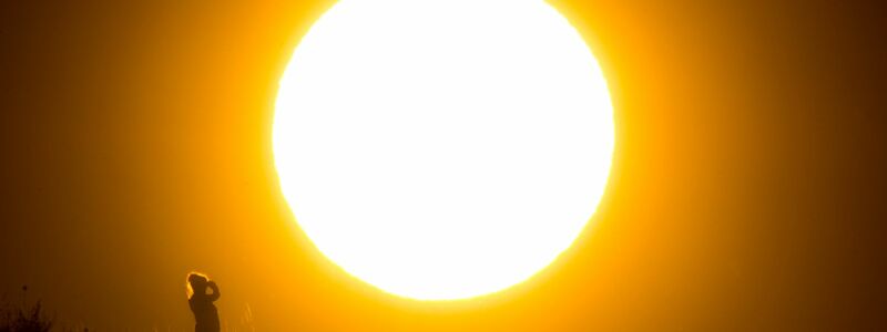 Extrem warme Sommer gibt es in Europa immer häufiger. (Archivbild) - Foto: Julian Stratenschulte/dpa