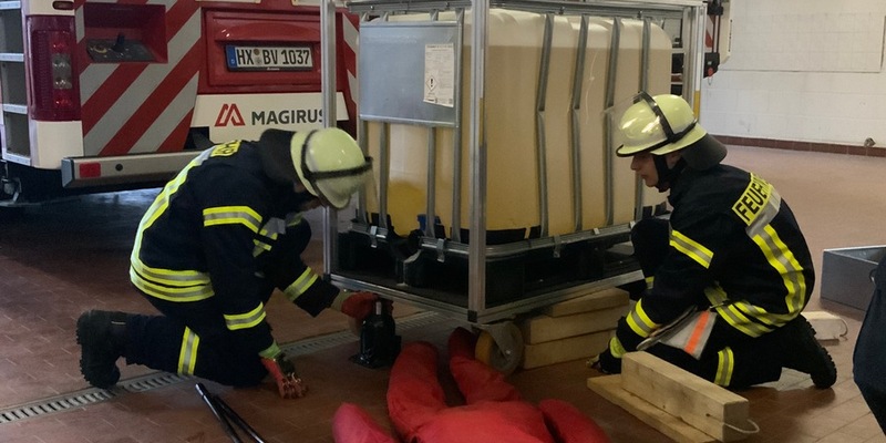 FW Beverungen: Nachwuchs für den Einsatz: 24 Feuerwehrkräfte meistern Grundlehrgang - Foto: presseportal.de