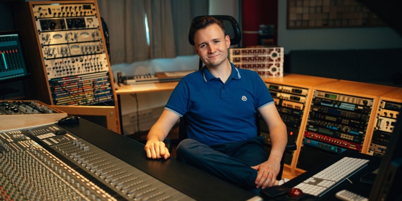 Home-Studio als Sprecher: Patrick Khatrao verrät, worauf es für Hörbuchsprecher ankommt, wenn sie von zu Hause aus durchstarten wollen - Foto: presseportal.de