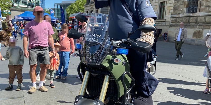 HZA-BS: Besucheransturm beim Blaulichttag auf dem Schlossplatz - Foto: presseportal.de