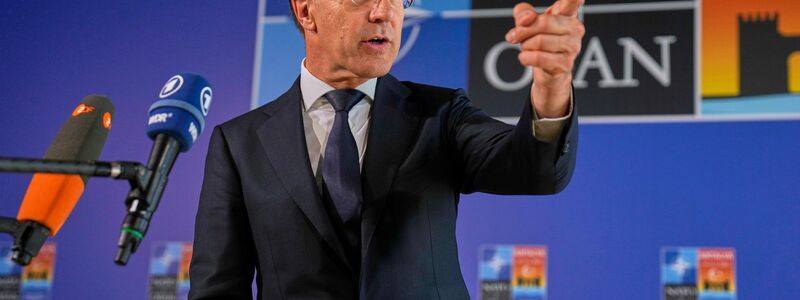 Nato-Generalsekretär Mark Rutte hat vorgeschlagen, bei der Berechnung der BIP-Quote stärker auch Investitionen in militärisch nutzbare Infrastruktur zu berücksichtigen. - Foto: Khalil Hamra/AP/dpa
