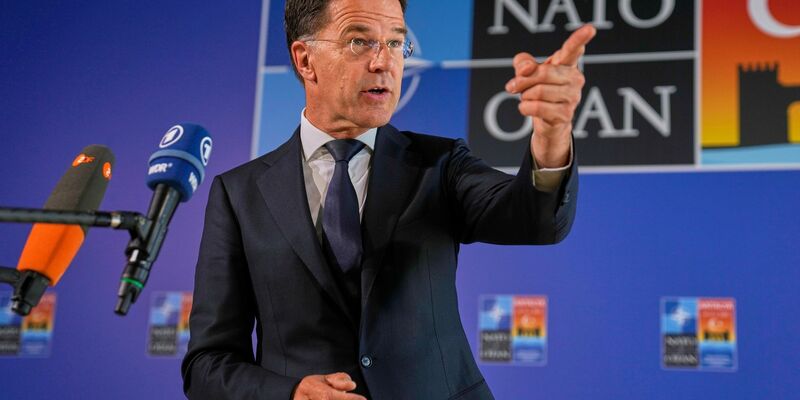 Außenminister Wadephul hat nicht nur die Opposition überrascht.  - Foto: Khalil Hamra/AP/dpa