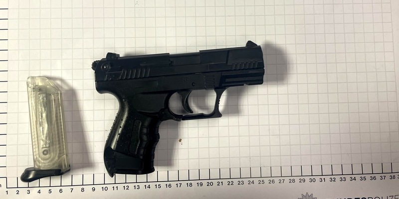 BPOL NRW: 14-Jähriger sucht Bundespolizeiwache mit Softair-Waffe auf - Foto: presseportal.de