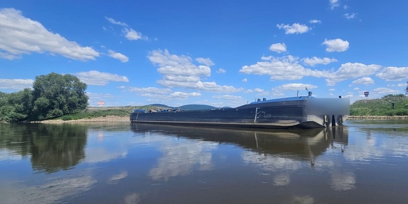 POL-DU: Duisburg/Stemmen: Havariertes Schiff führt zur Wesersperrung - Foto: presseportal.de