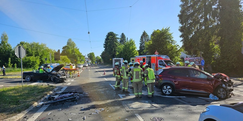 FW Burscheid: Verkehrsunfall mit Linienbus - Foto: presseportal.de