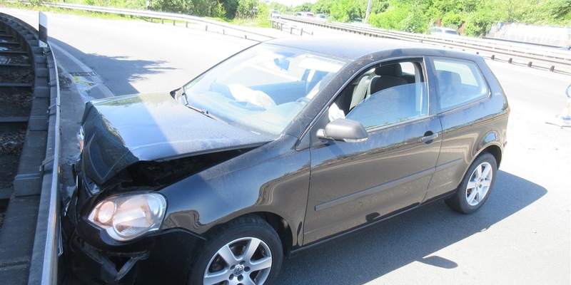 POL-DU: Untermeiderich/ Autobahn 59: Fahrer flüchtet, baut Unfall, flüchtet erneut und leistet Widerstand - Foto: presseportal.de