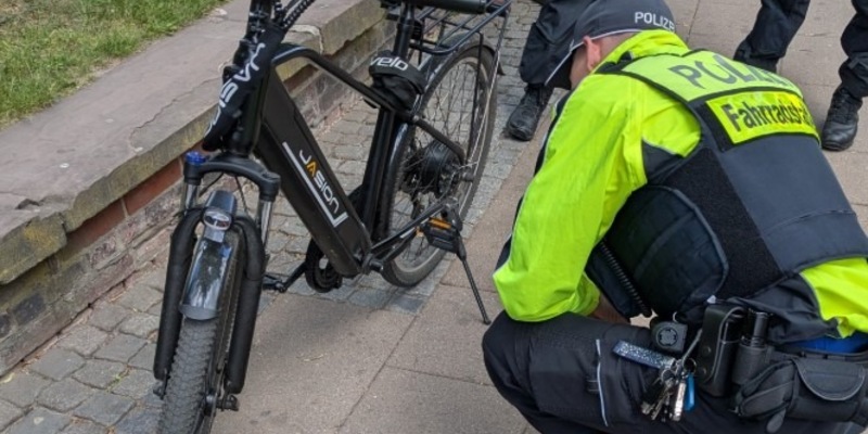 POL-LG: ++ Polizei kontrolliert motorisierte Fahrräder und Elektrokleinstfahrzeuge im Stadtgebiet ++ Mehrere Fahrräder sichergestellt ++ 37 Straftaten in wenigen Stunden registriert ++ - Foto: presseportal.de