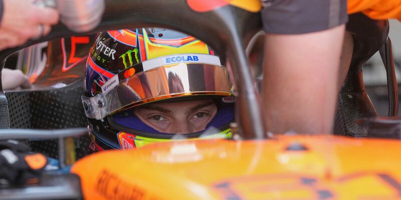 Schon wieder schnell in Imola: WM-Spitzenreiter Oscar Piastri. - Foto: Antonio Calanni/AP/dpa