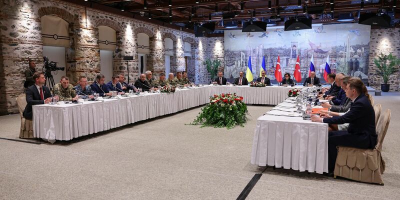 Zum dritten Mal sollen Vertreter der Russlands und der angegriffenen Ukraine in Istanbul zu Gesprächen zusammenkommen. (Archivbild) - Foto: Handout/Türkisches Außenministerium/dpa