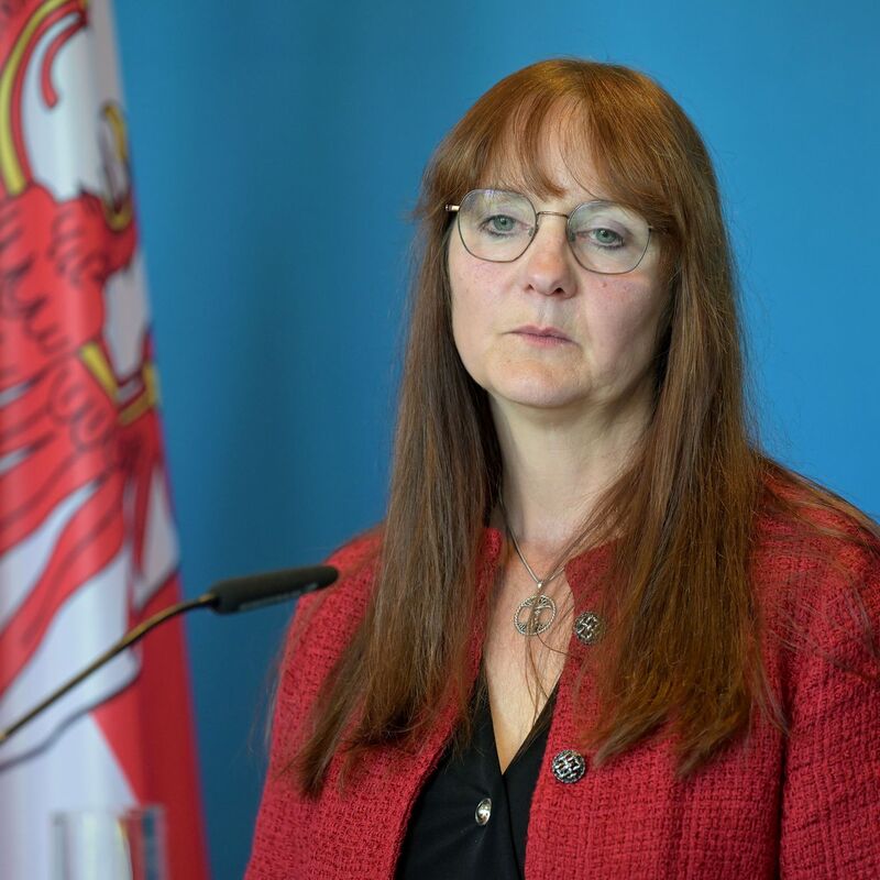 Die SPD-Politikerin Katrin Lange gibt nach tagelangem Streit um die Entlassung des Verfassungsschutzchefs in Brandenburg ihr Amt als Innenministerin auf. - Foto: Michael Bahlo/dpa