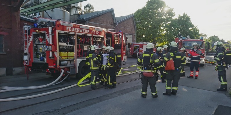 FW-AR: Konzertierte Jahresübung bei Perstorp Chemicals GmbH: Erfolgreiche Menschenrettung und Brandbekämpfung - Foto: presseportal.de
