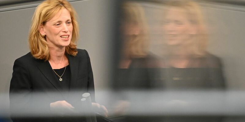 Will jüdisches Leben in Deutschland sichtbar machen: Karin Prien. - Foto: Katharina Kausche/dpa