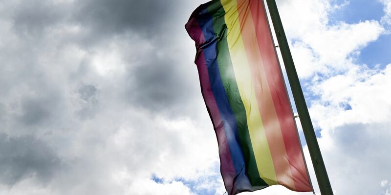 Der Interessenverband für queere Menschen zeigt sich angesichts des gesellschaftlichen Klimas in Deutschland beunruhigt. (Archivfoto) - Foto: Federico Gambarini/dpa