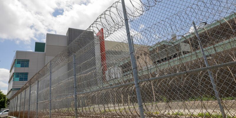 Nach einem Gefängnisausbruch sind immer noch mehrere Männer in den USA auf der Flucht.  - Foto: Brett Duke/The Advocate/AP/dpa