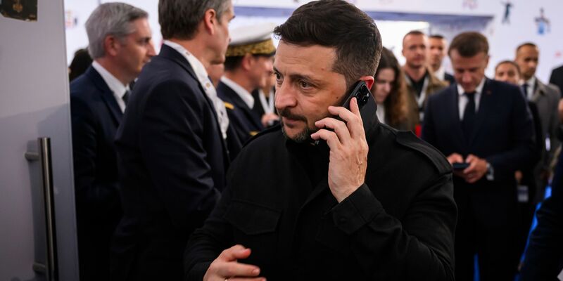 Selenskyj fordert die Verbündeten seines Landes zu mehr Druck auf Russland auf, damit das Töten ein Ende hat.  - Foto: Leon Neal/Getty Pool via AP/dpa