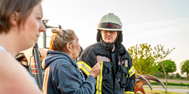 FW-KLE: Realistische Einsatzübung der Freiwilligen Feuerwehr Bedburg-Hau am Landgasthof Westrich vermittelt Wissen und Sicherheit - Foto: presseportal.de