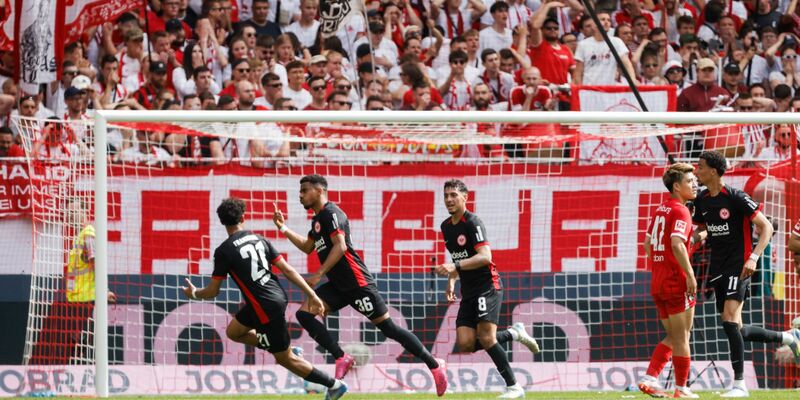 Freiburg und Frankfurt lieferten sich ein packendes Rennen um die Champions League. - Foto: Philipp von Ditfurth/dpa