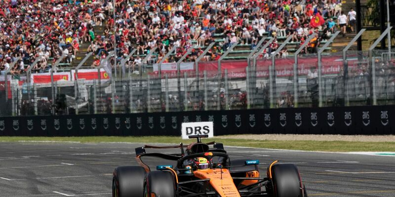WM-Spitzenreiter Oscar Piastri startet den Grand Prix in Imola von ganz vorn. - Foto: Luca Bruno/Pool AP/AP/dpa
