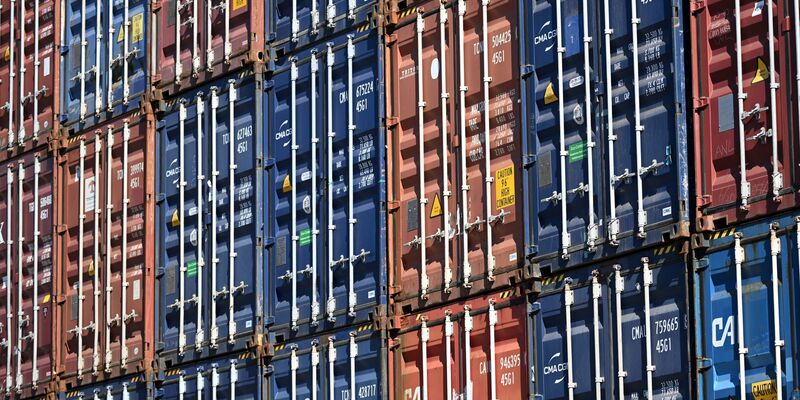 Die aktuelle Umfrage des Ifo zum Auftragsmangel in der deutschen Wirtschaft zeigt leichte Entspannung. - Foto: Federico Gambarini/dpa