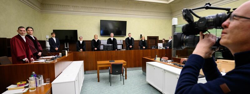 Im Spionage-Prozess vor dem Berliner Kammergericht gegen den früheren BND-Mitarbeiter Carsten L. und seinen mutmaßlichen Komplizen, Arthur E., steht das Urteil noch aus. Die Bundesanwaltschaft wirft ihnen Landesverrat vor. (Archivfoto) - Foto: Bernd von Jutrczenka/dpa