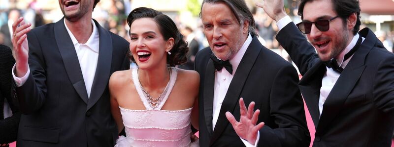 Das Filmteam von «Nouvelle Vague» bei der Premiere. - Foto: Natacha Pisarenko/Invision/AP/dpa